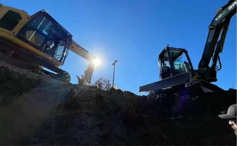 GLV Construction Excavator