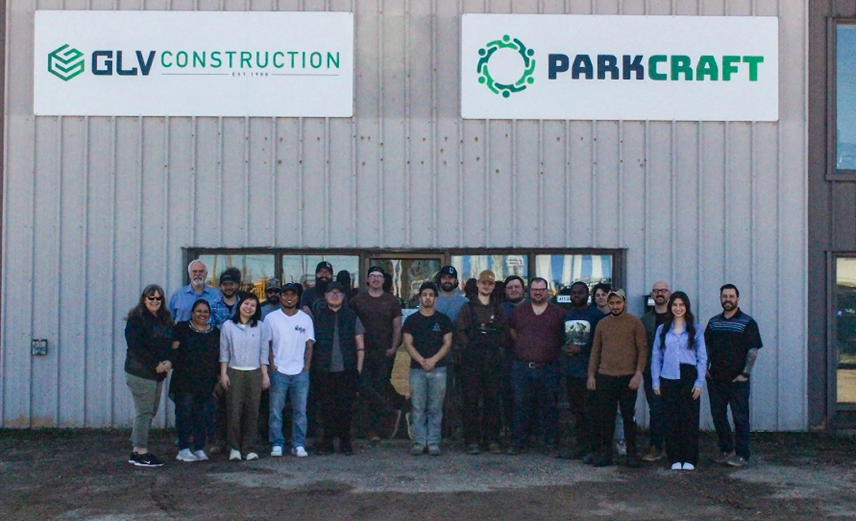GLV construction team together on orientation day